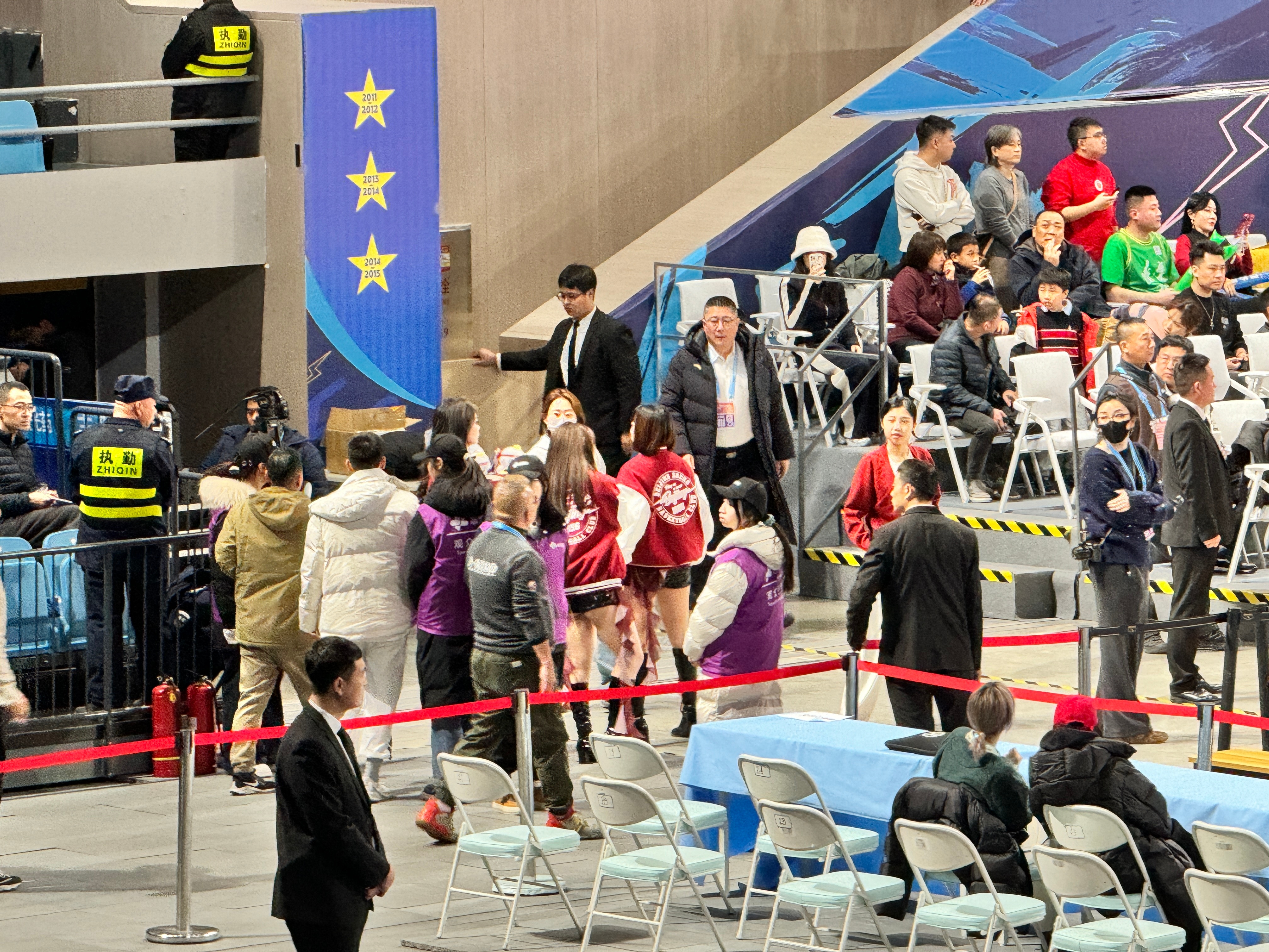 北京帝王对战辽宁丹东队,场上激烈角逐 北京帝王对战辽宁丹东队,场上激烈角逐