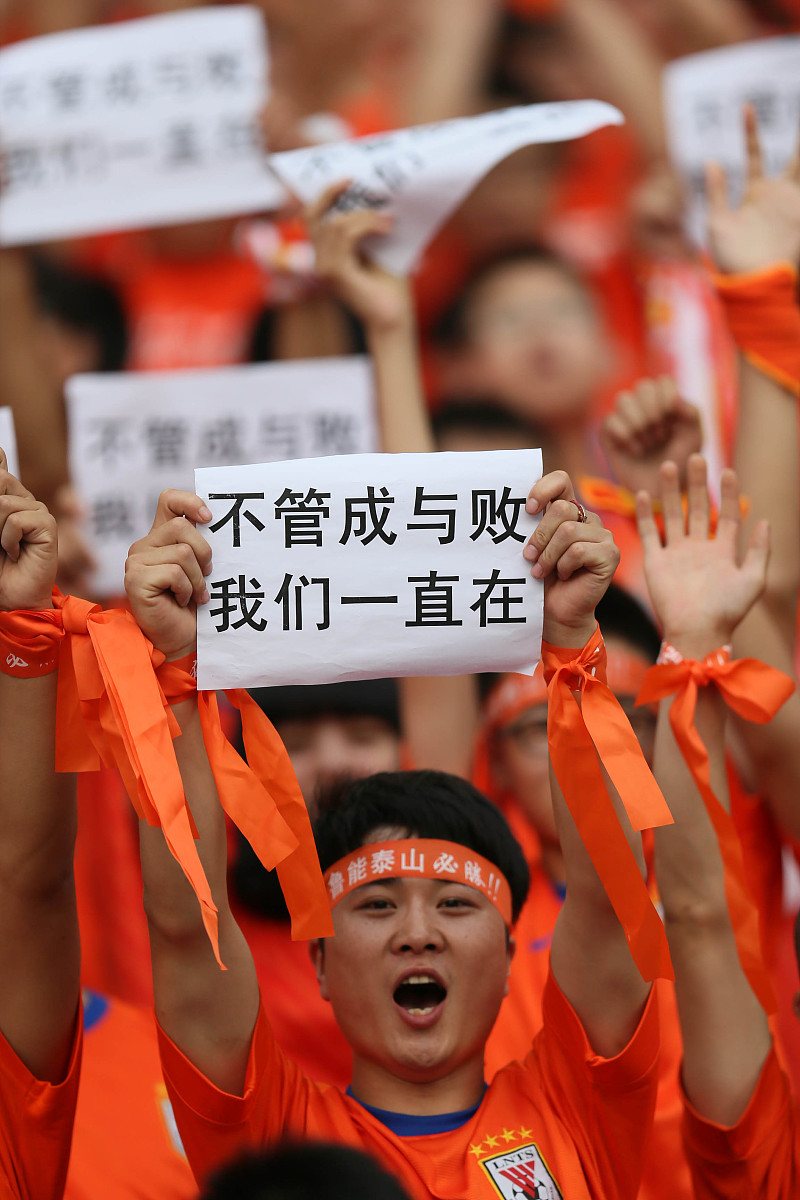 距离冠军只有一步之遥，球队拼尽全力的简单介绍