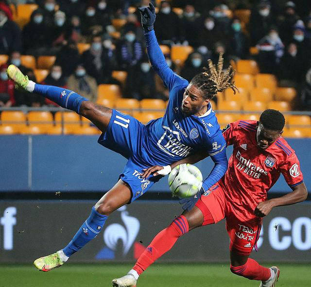 关于那不勒斯客场涉险胜利，实现连胜状态的信息