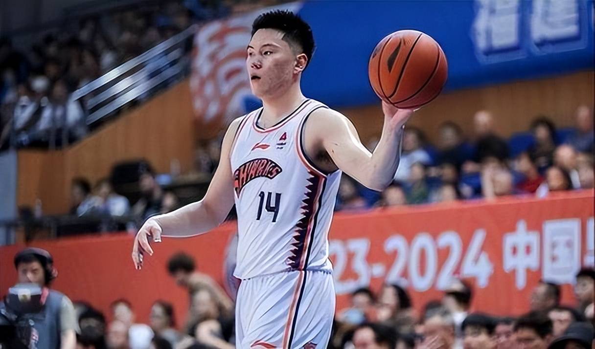 福建男篮主教练调整战术，取得成效