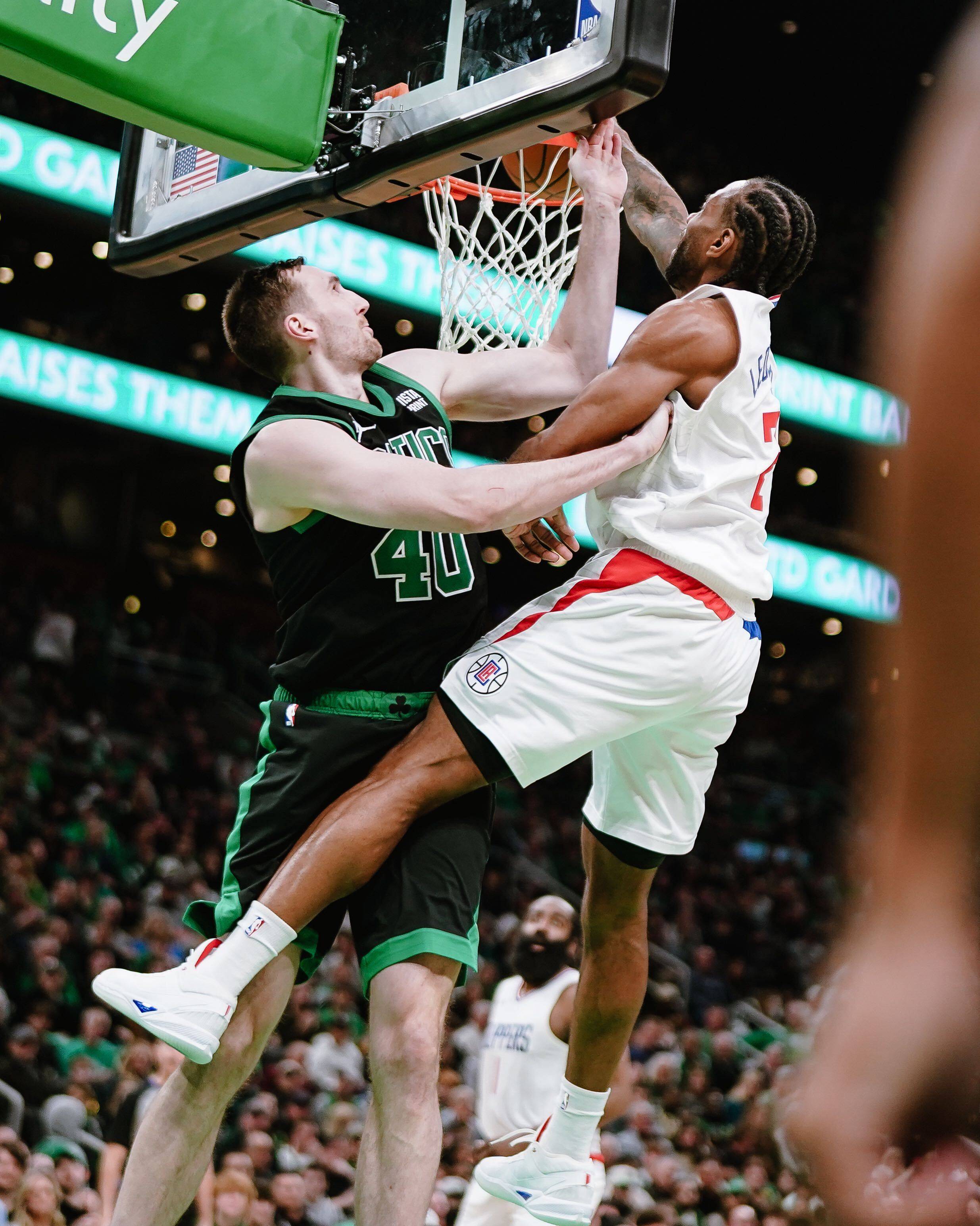 关于快船核心连续砍下高分，展现领袖风范的信息