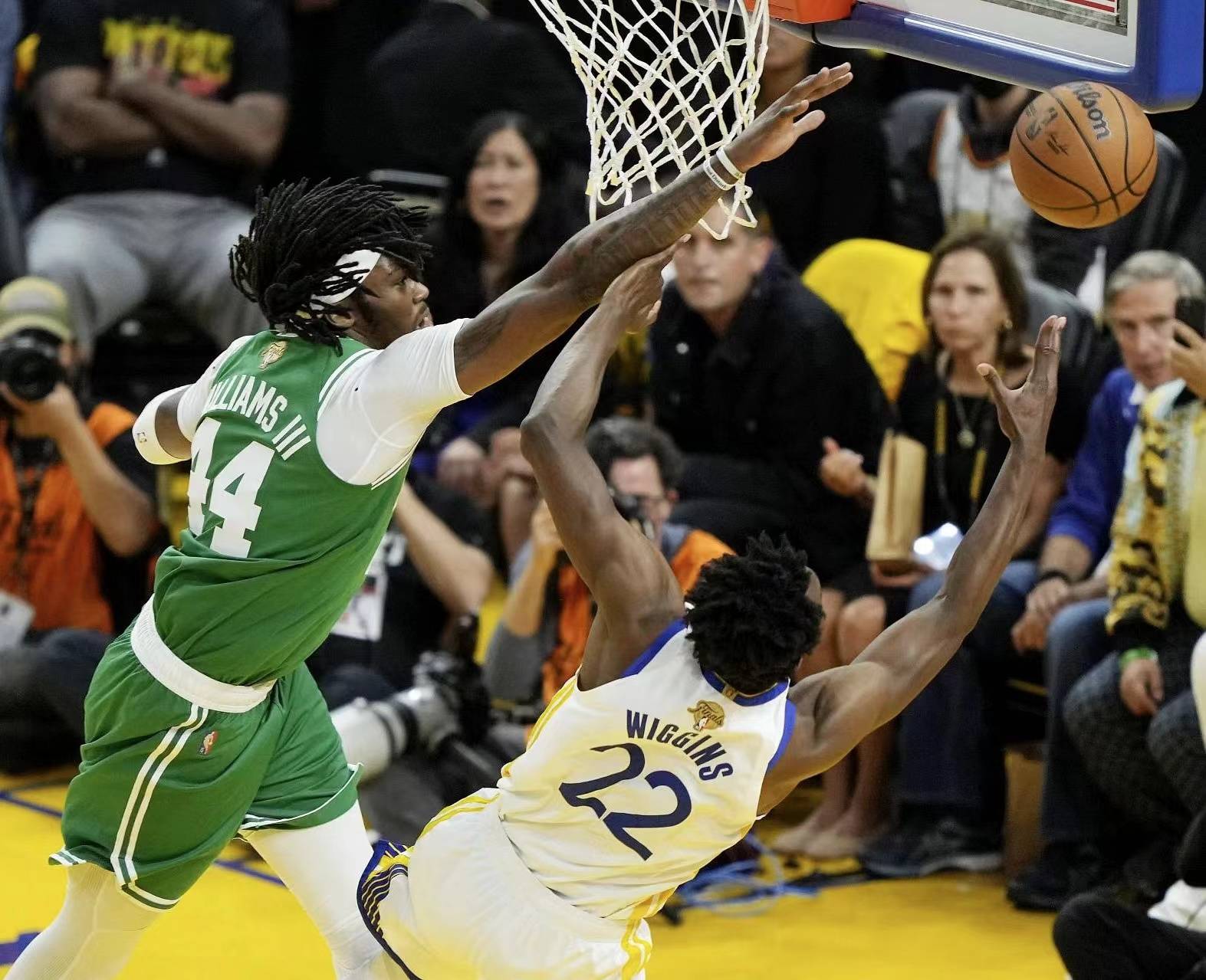 开拓者队意外惨败前景蒙上阴影的简单介绍