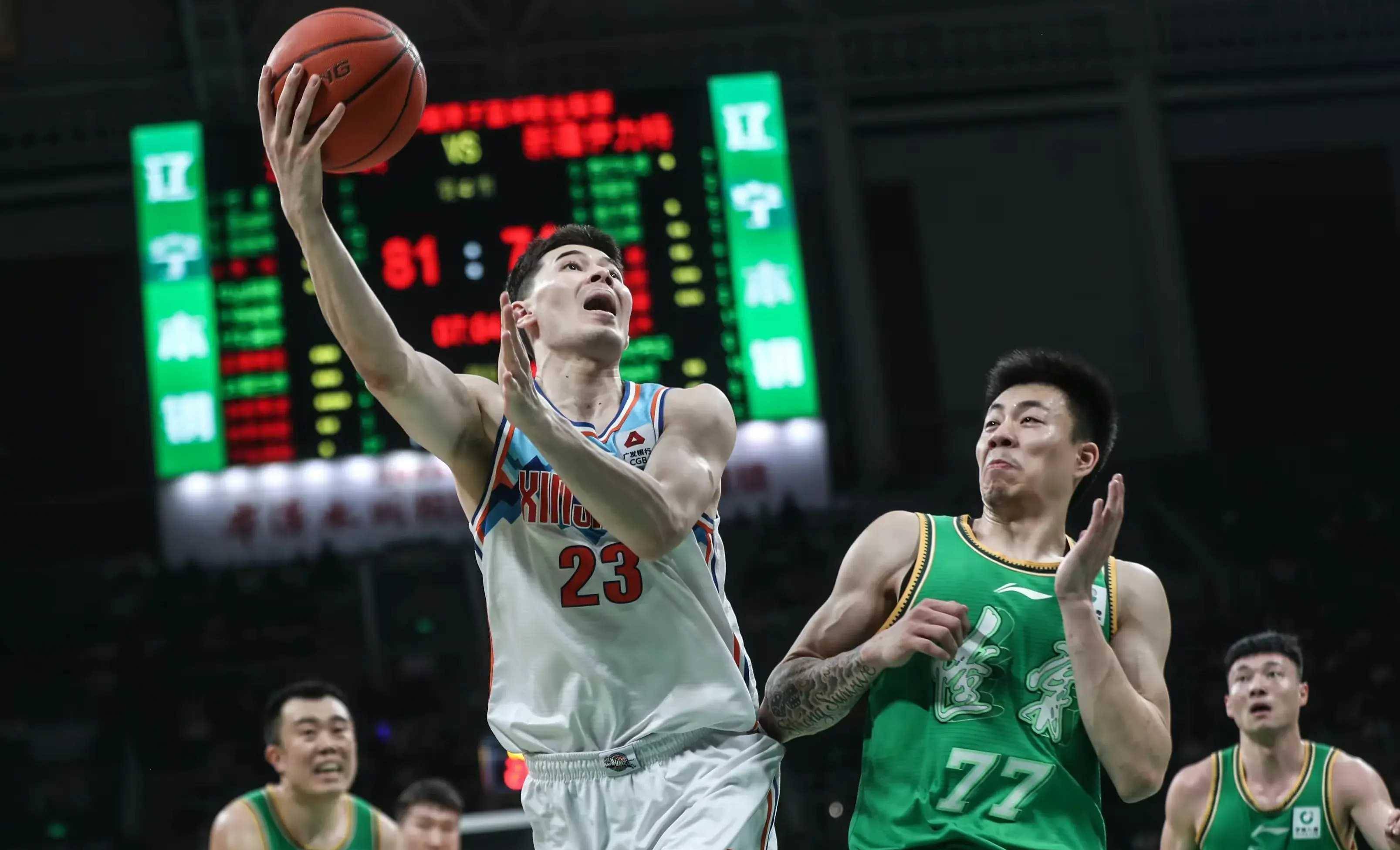 包含汉诺威逆转比赛，主场连胜势不可挡的词条