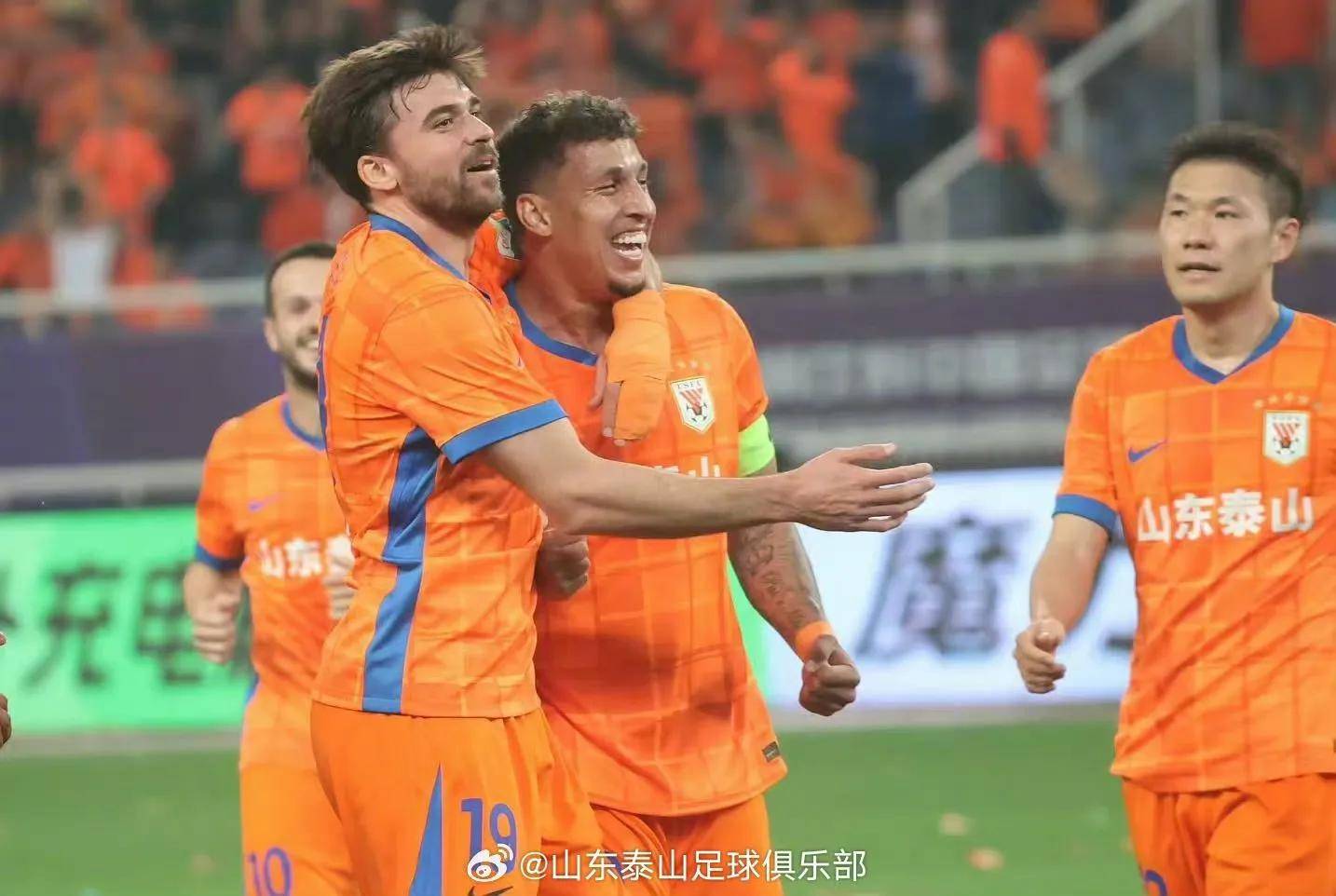 山东泰山中场精准传球，打破僵局帮助球队获胜！