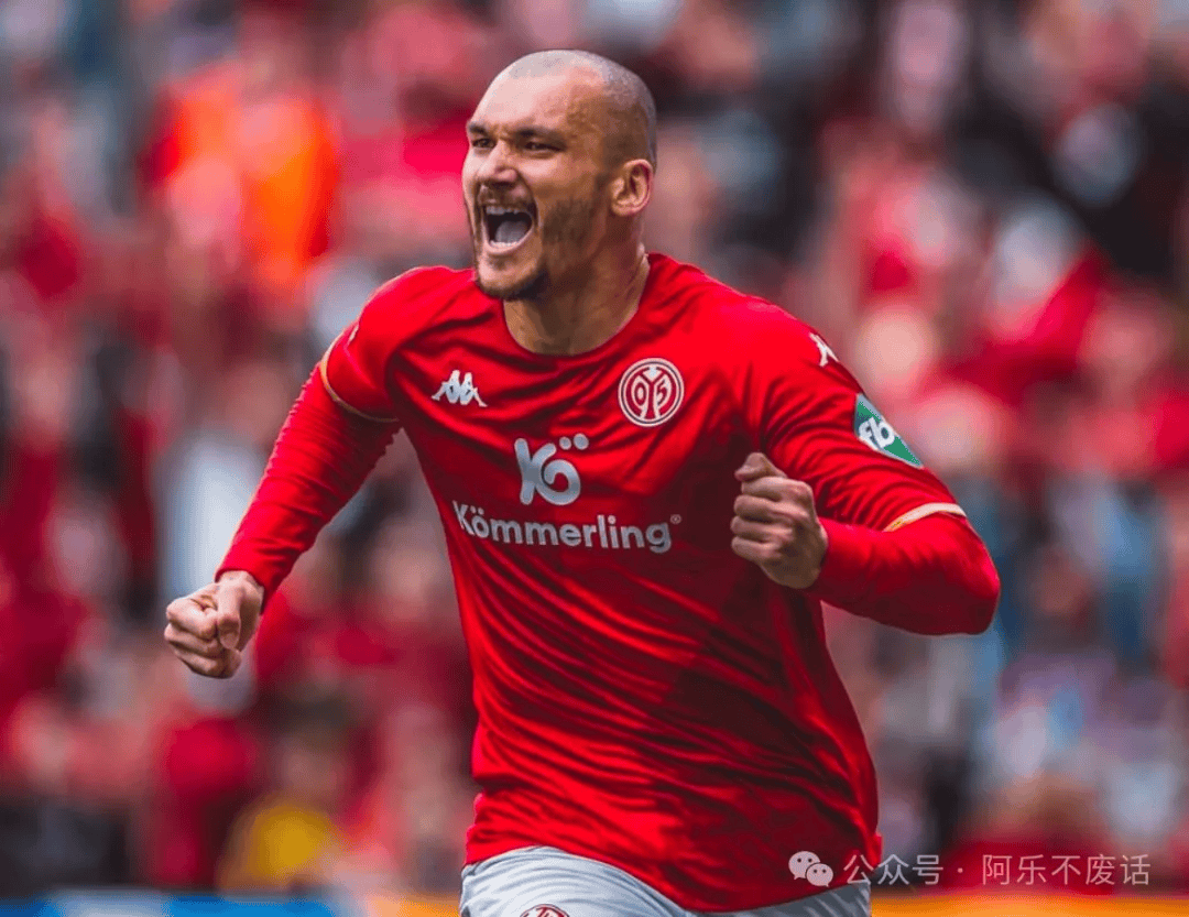 美因茨队在联赛中努力奋斗，最终获胜