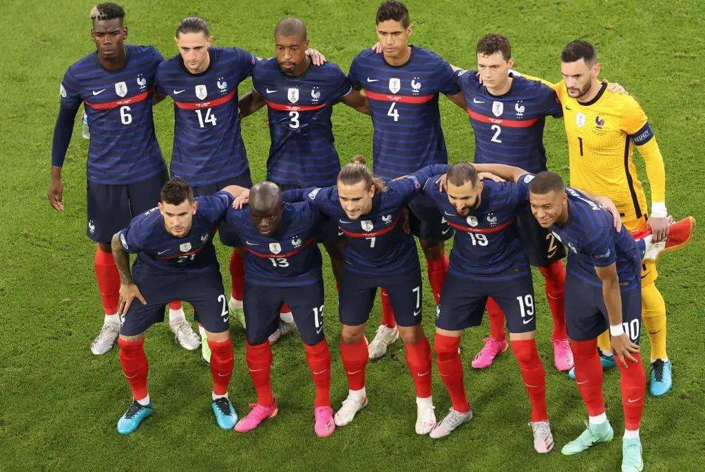 紧张对抗，球队为荣誉而拼搏