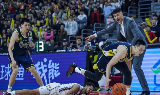 包含顽强抵抗，球队勇夺胜利门票的词条