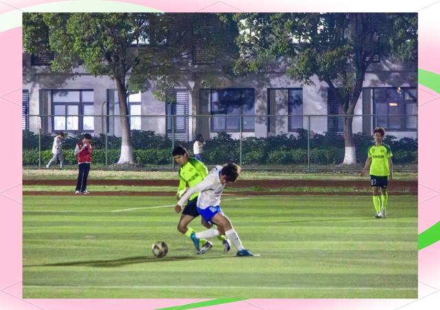 本周末的足球比赛展示了激烈的竞争