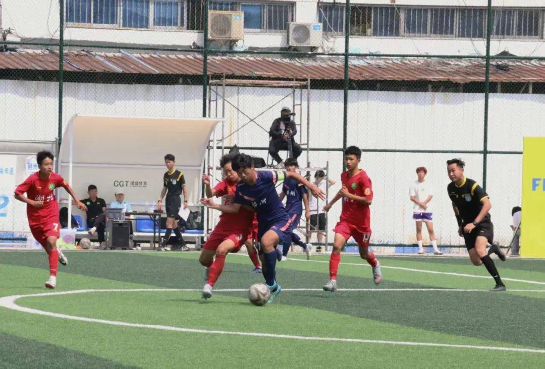 本周末的足球比赛展示了激烈的竞争