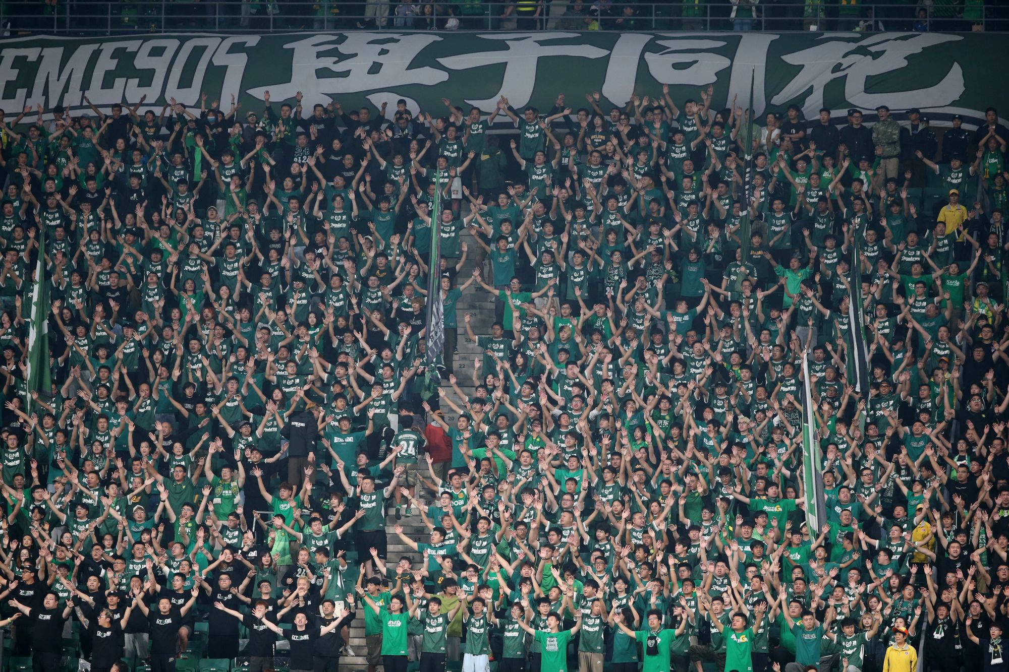 广东足球队夺取胜利，晋级下一轮比赛的简单介绍