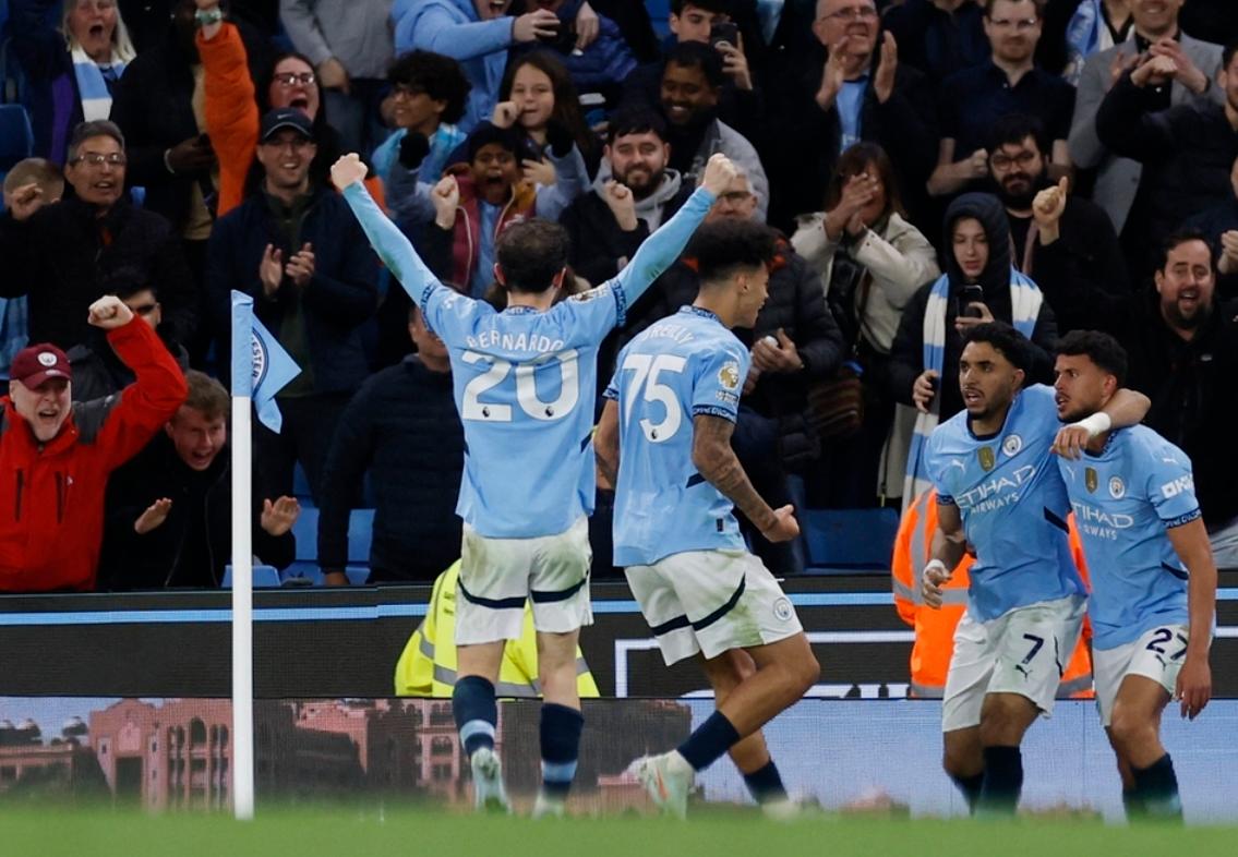 曼城逆转胜利，反超对手领跑积分榜