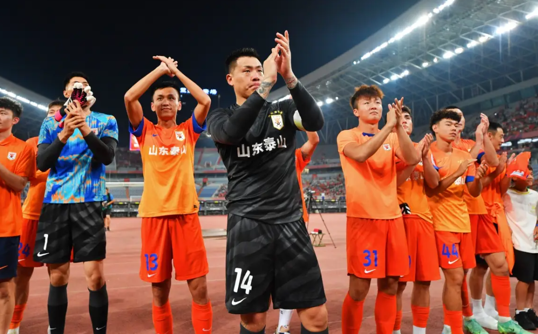 球队在锦标赛中夺得冠军头衔