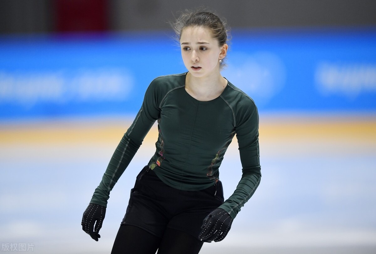 关于排球比赛产生新冠军，俄罗斯队勇夺金牌的信息