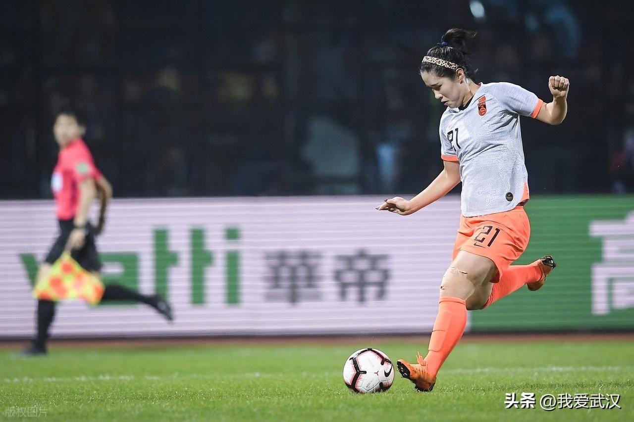 足球女子国家队备战决赛，球迷期待胜利的简单介绍