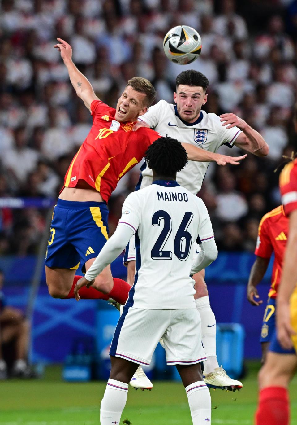 英格兰球队在比赛中获得胜利