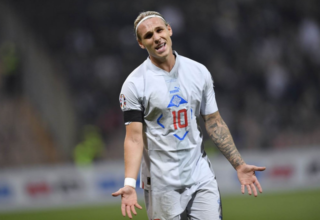 包含冰岛战胜列支敦士登赢得连胜的词条