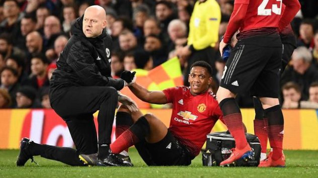 包含罗马遭遇人员伤病潮，面临挑战的词条