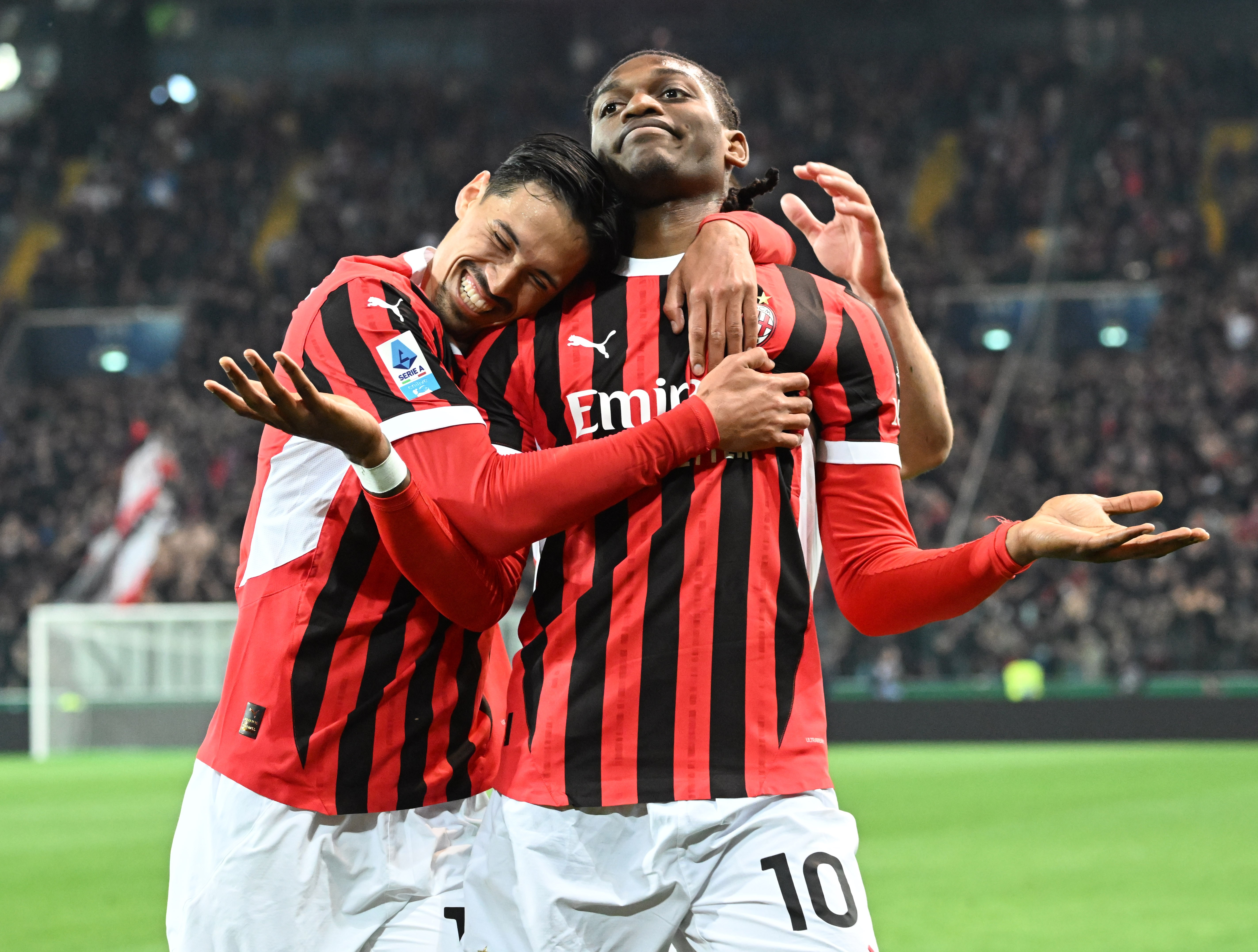 AC米兰主场四球大胜实现翻盘