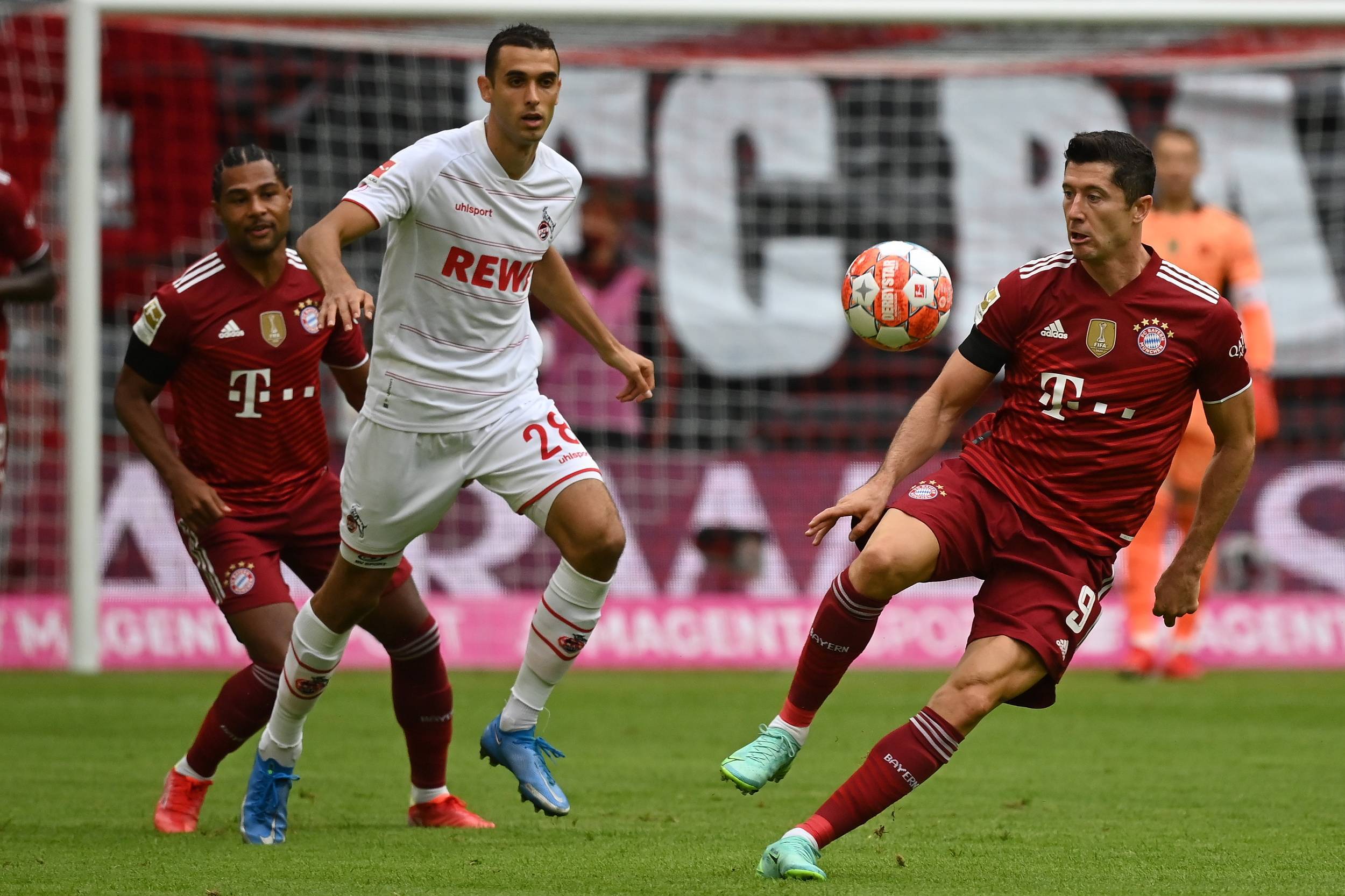 多特蒙德队大胜科隆，继续保持领先优势