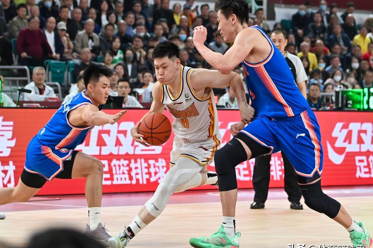 比赛中解围神勇，被誉为最出色防守球员