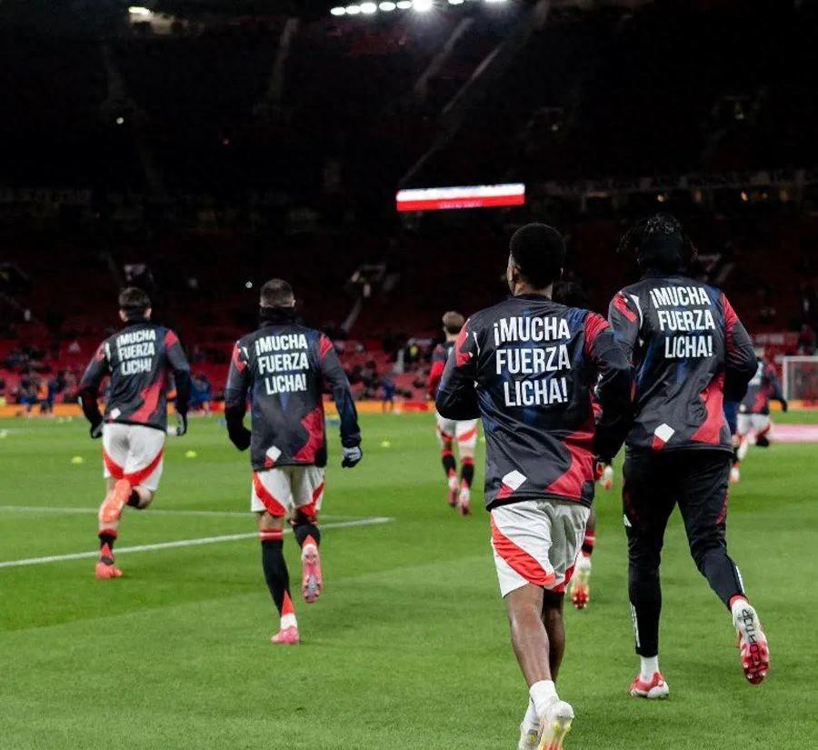 包含曼联队受重伤，球员料长期缺席的词条