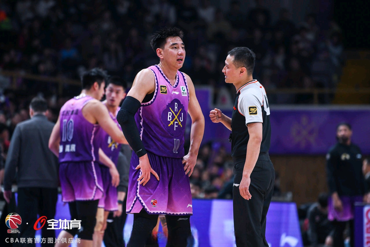 包含雷恩后卫宣布伤愈归队，或将增强球队防守的词条