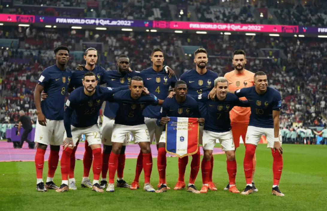 包含希腊队备战欧预赛场上对决的词条