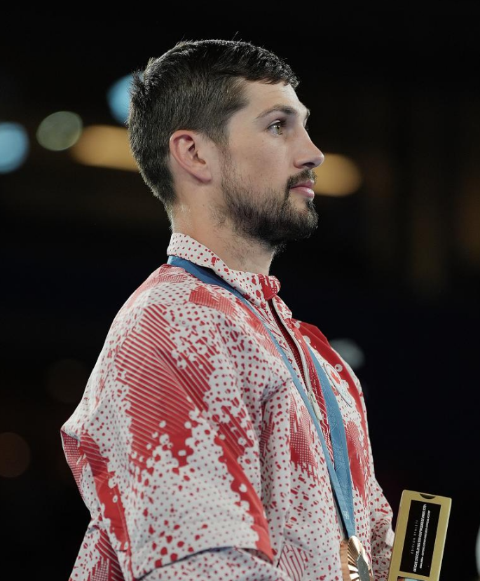 加拿大拳击手力挽狂澜