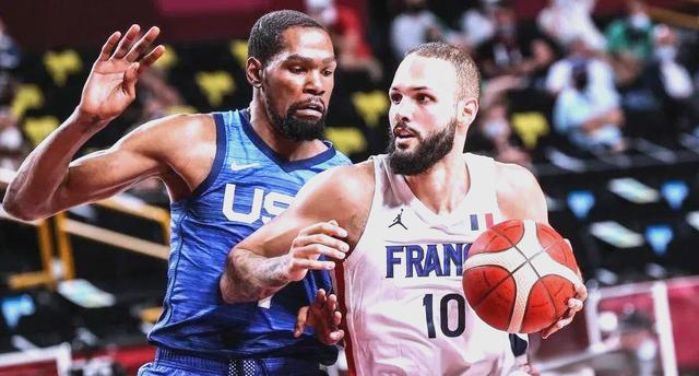 法国队与美国队的较量即将开始