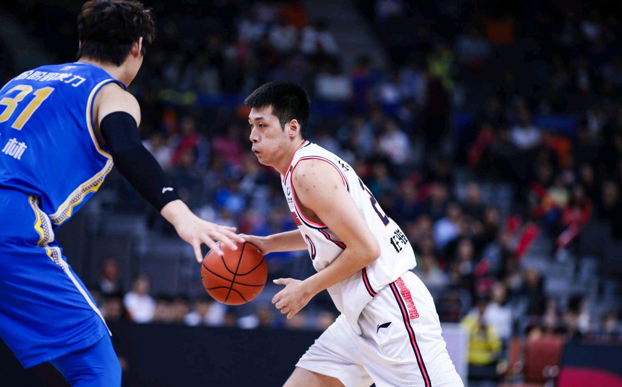 河南队遭遇福建男篮挑战，战绩略有下滑