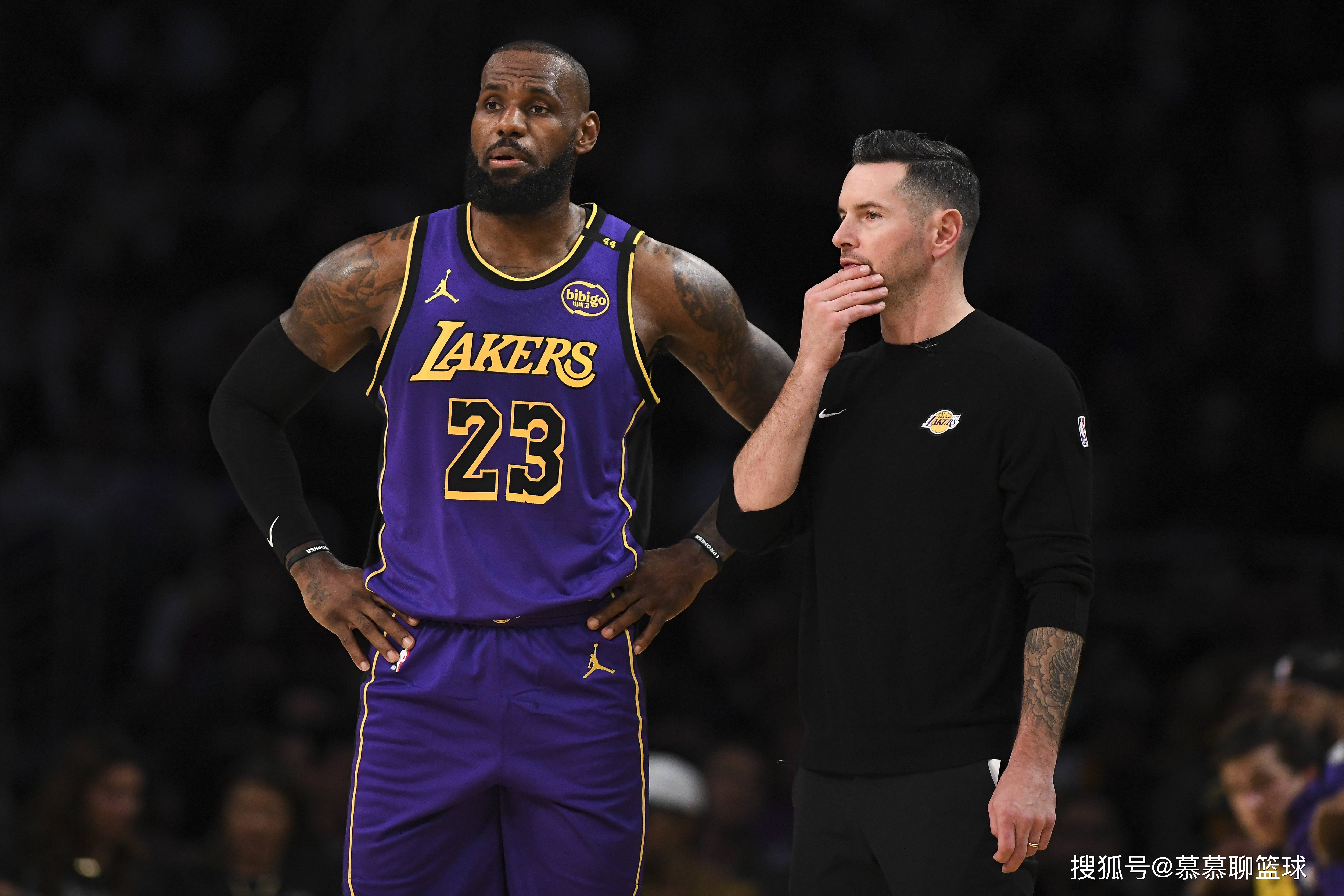 伦敦举行足球比赛，湖人表现戏剧性的简单介绍