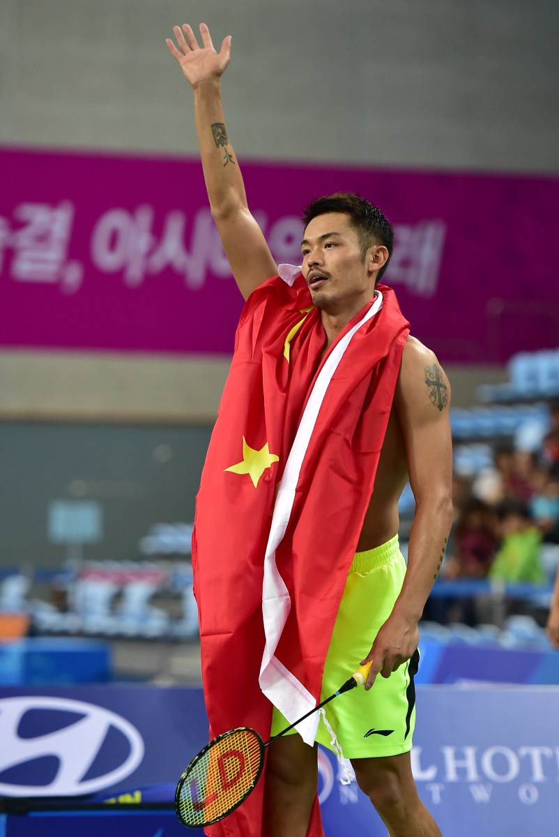 林丹在东京的比赛中伤退