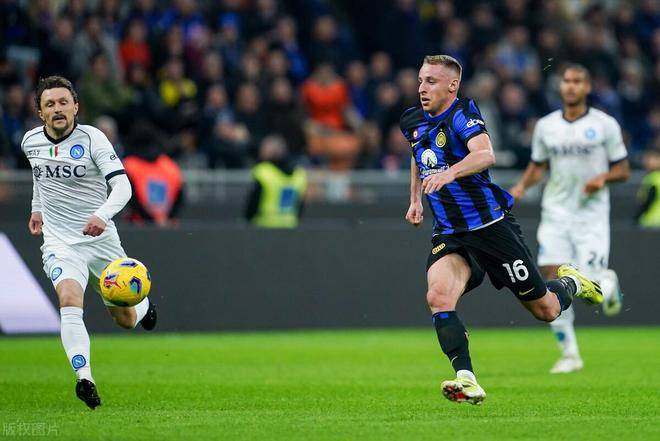 包含那不勒斯防线稳固不失，坚守主场胜利的词条