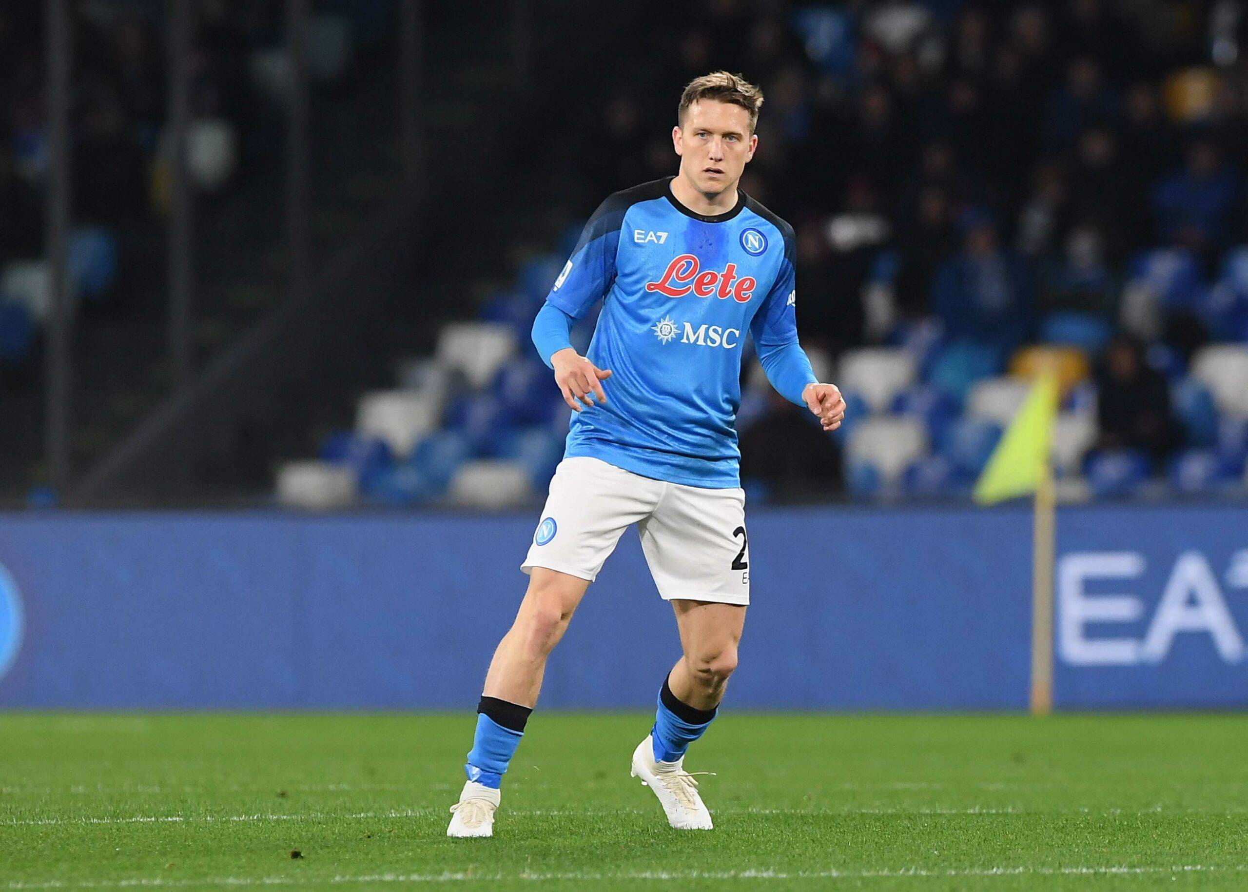 包含那不勒斯防线稳固不失，坚守主场胜利的词条