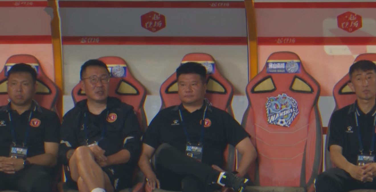 球队新援表现抢眼,成为关键得分手 球队新援表现抢眼,成为关键得分手