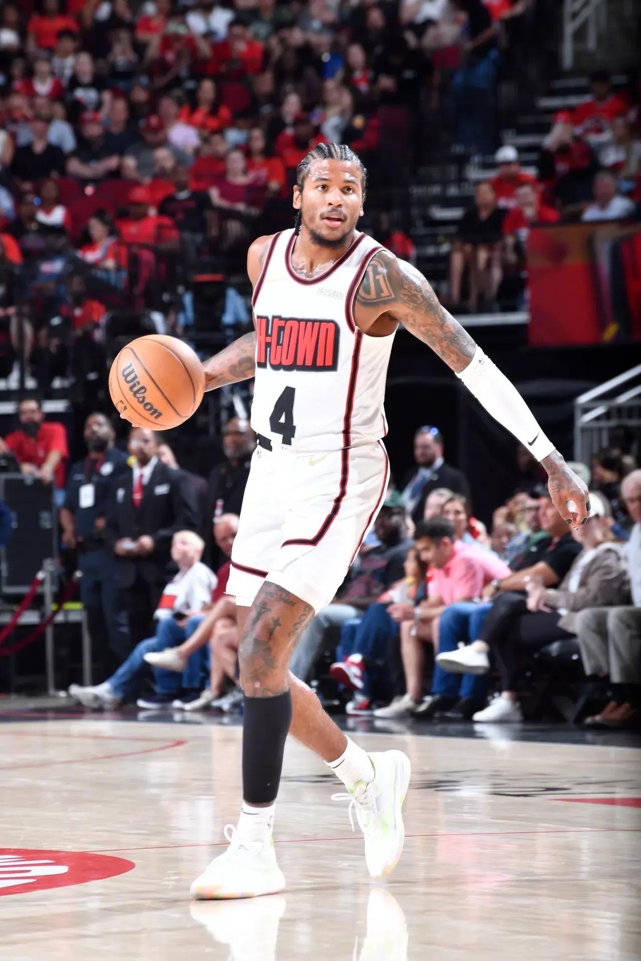 包含NBA球星火箭太阳深度交易，解放军团，实力大增的词条