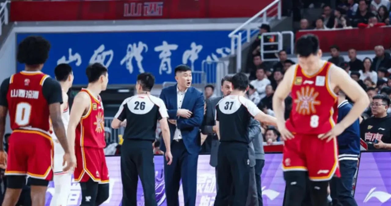 山西队外援发威,助球队取得胜利! 山西队外援发威,助球队取得胜利!