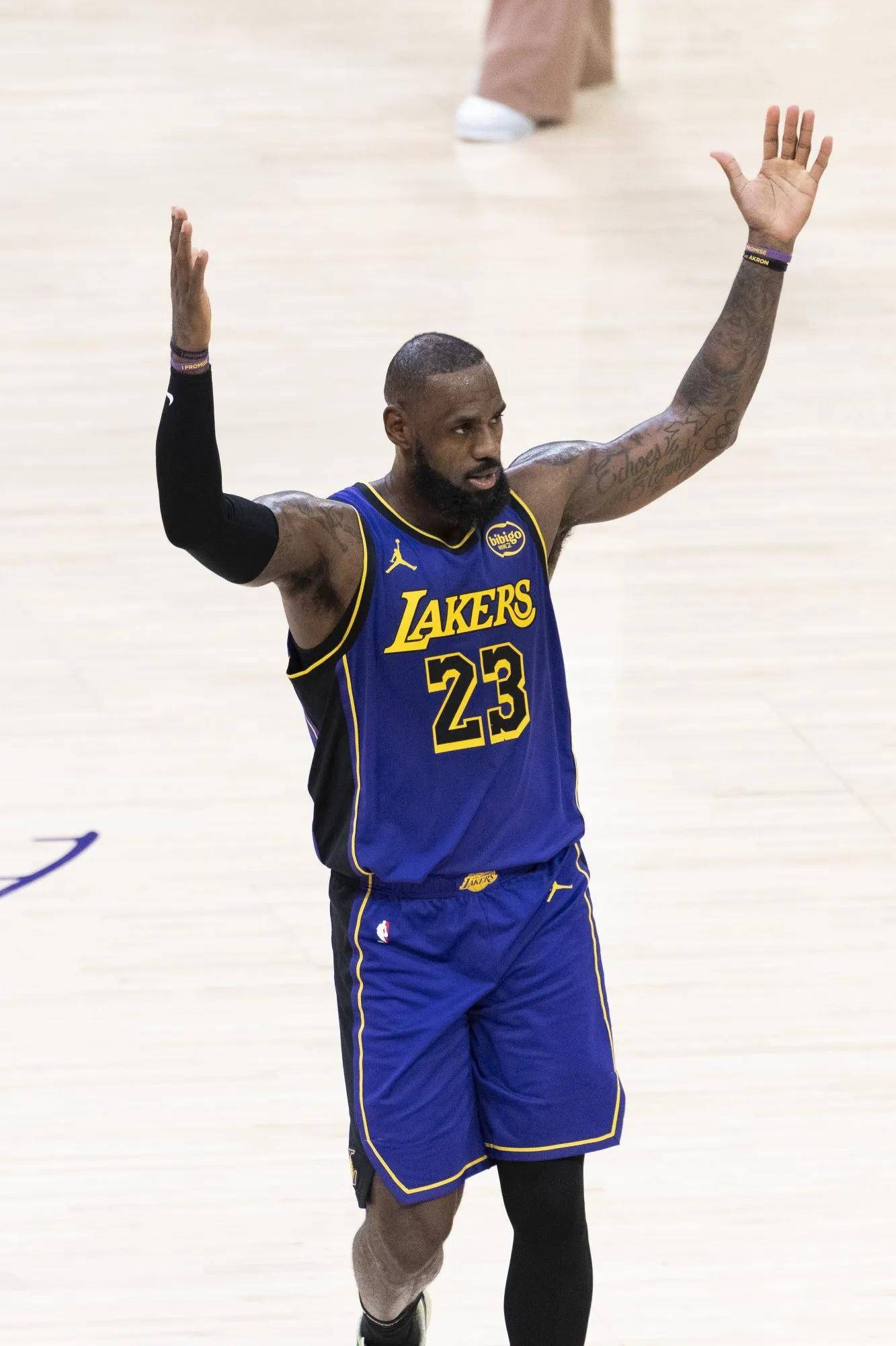 安徽九方后卫抢断成功，助球队稳住比分