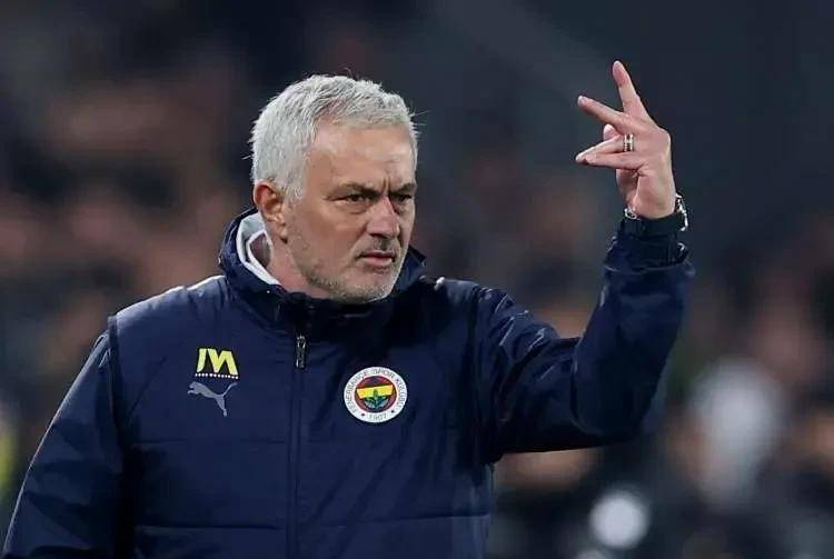 切尔西主场惨败拜仁慕尼黑，穆里尼奥遭遇尴尬的简单介绍