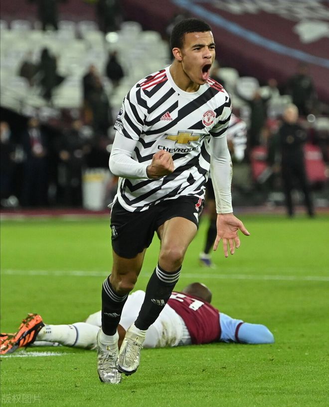 罗马客场惊险逆转佛罗伦萨,迎来联赛两连胜 罗马客场惊险逆转佛罗伦萨,迎来联赛两连胜