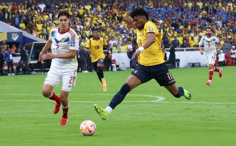 厄瓜多尔队战胜智利队，激动晋级国际杯半决赛！