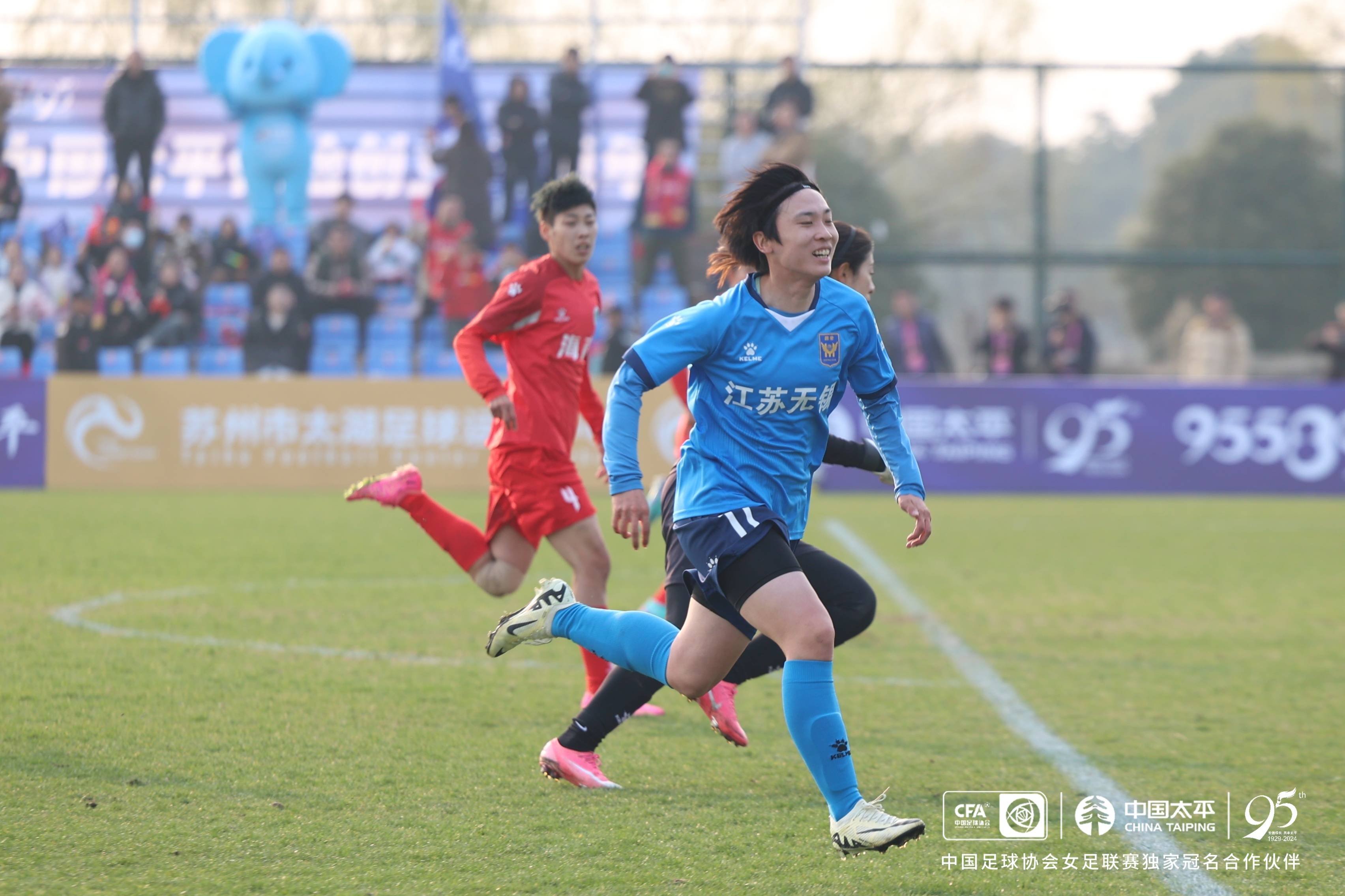 华丽进球！女足选手在国际赛场上闪耀