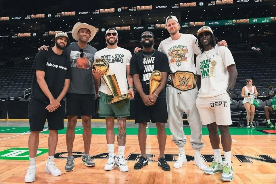 包含西班牙男篮碾压勇士，杰伦·布朗高光表现的词条