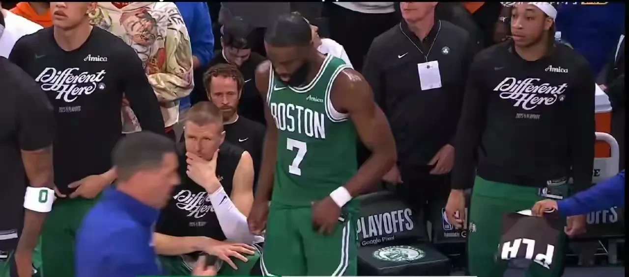 包含西班牙男篮碾压勇士，杰伦·布朗高光表现的词条