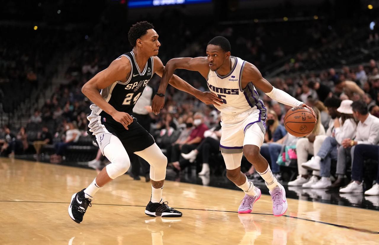 天津队轻取马刺，福克斯关键制胜的简单介绍