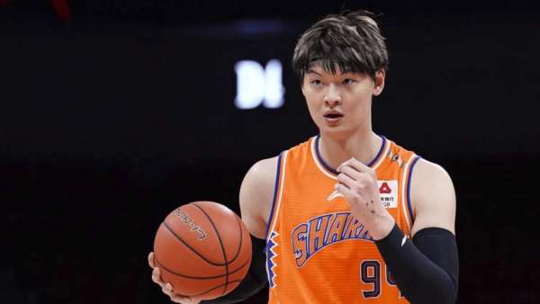 包含新疆队力克灰熊，王哲林统治全场的词条