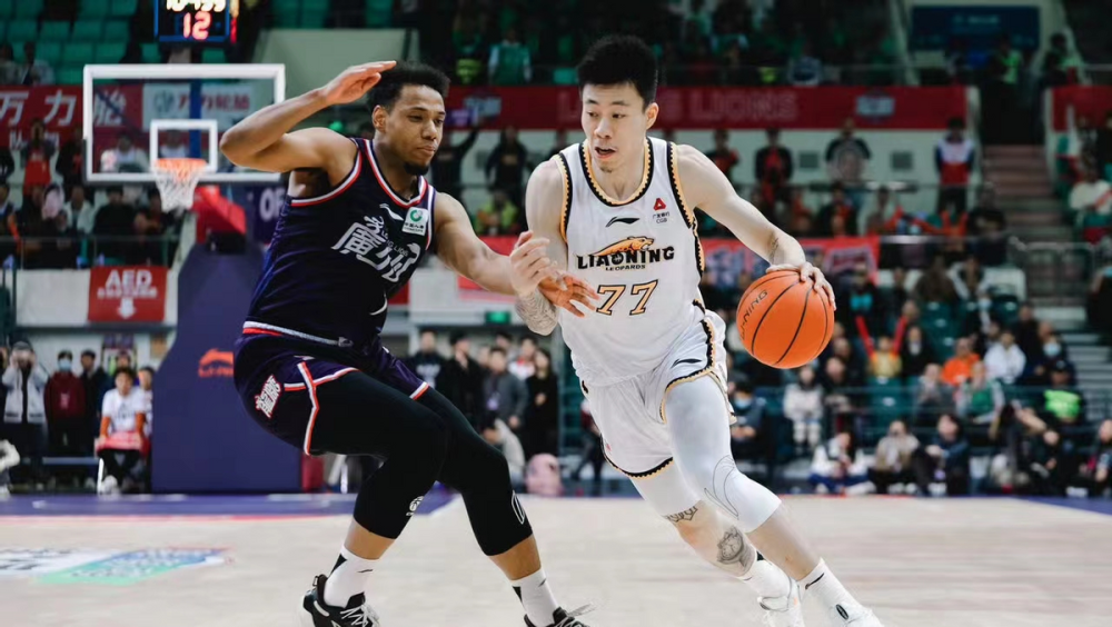 广州队完胜新疆队，张镇麟刷新纪录