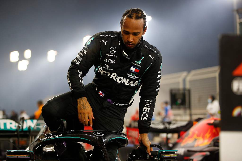 哈斯车队轻取阿斯顿马丁,汉密尔顿点燃赛场 哈斯车队轻取阿斯顿马丁,汉密尔顿点燃赛场